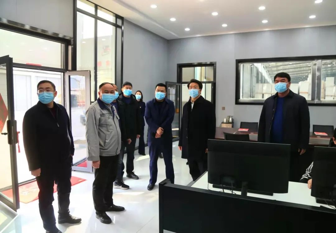 新密市市委副書記、市長程洋調(diào)研新密市正興耐火材料有限公司，送服務(wù)強(qiáng)信心，沖刺首季“開門紅”！(圖1)